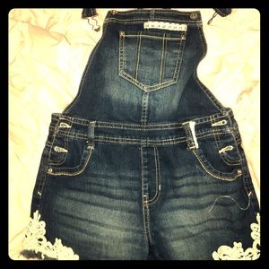 Cute overall jean shorts size 14 16 :)
